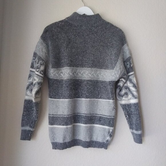 Sweater Grey Soft Fuzzy Embroidered Turtle Neck Pullover Womens Small - Picture 6 of 6